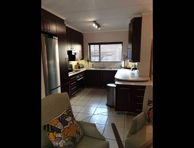 2 BEDROOM APARTMENT FOR SALE IN SUNNINGHILL